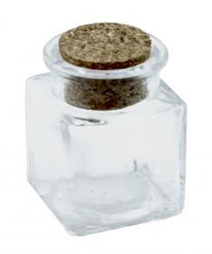 Pojemnik szklany z korkiem, znajduje zastosowanie w przechowywaniu różnych artykułów spożywczych m.in. przypraw. Jest wykonany z grubego szkła, co czyni go trwałym i praktycznym.
