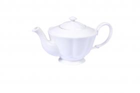 Elegancki dzbanek porcelanowy umożliwia wygodne serwowanie herbaty lub kawy. Doskonale utrzymuje ciepło. Posiada praktyczny uchwyt, który umożliwia bezpieczne przenoszenie. Wykonany z najwyższej jakości porcelany.
