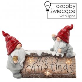 FIGURKA BOŻONAR.  SKRZATY NA PNIU Z NAPISEM MERRY CHRISTMAS 28.5 CM LED