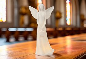 FIGURKA ANIOŁ Z GWIAZDKĄ LED WYS. 23,6 CM 
